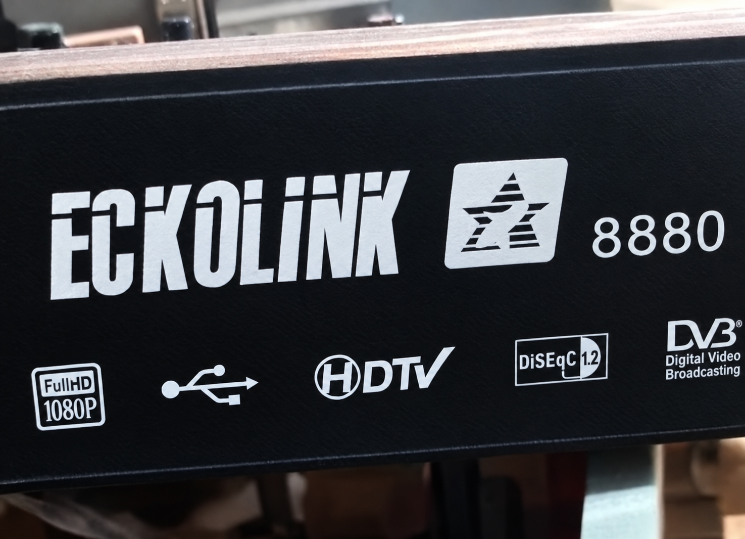 ECKOLINK 8880 receiver front label with FullHD 1080P, USB, HDTV, DiSEqC 1.2 and DVB logos